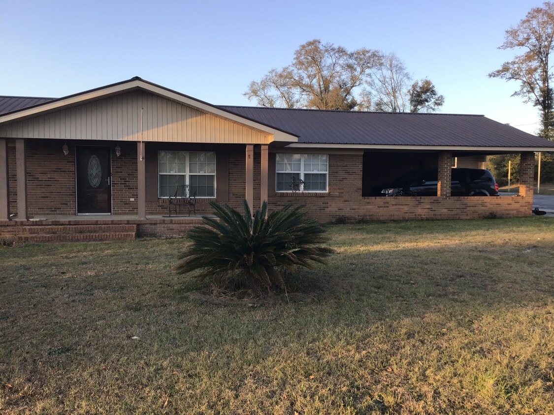 4905 Davis Dr, Marianna, FL 32446 House Rental in Marianna, FL