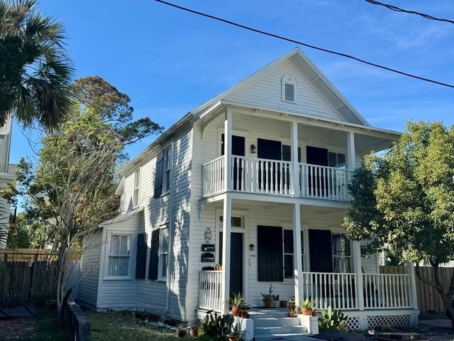 Building Photo - 1 Bed 1 Bath Unit Located in Historic District of St. Augustine! In Unit Washer Dryer, and Balcon...