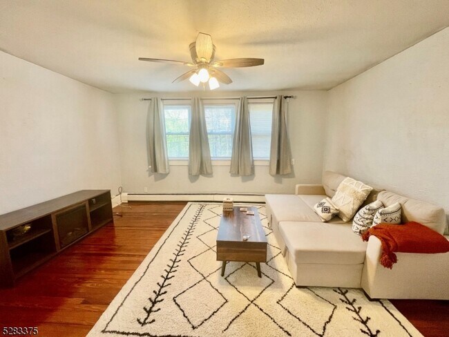 Foto del edificio - 255 Paterson Hamburg Turnpike