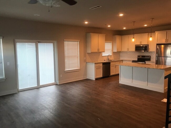 Foto del edificio - Stunning South Fayetteville Dwelling