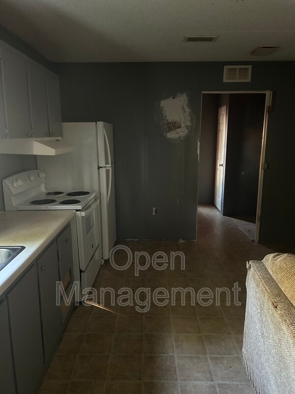 Building Photo - 710 N Farm Rd 137