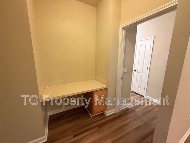 Foto del edificio - 3750 Silver Bluff Blvd