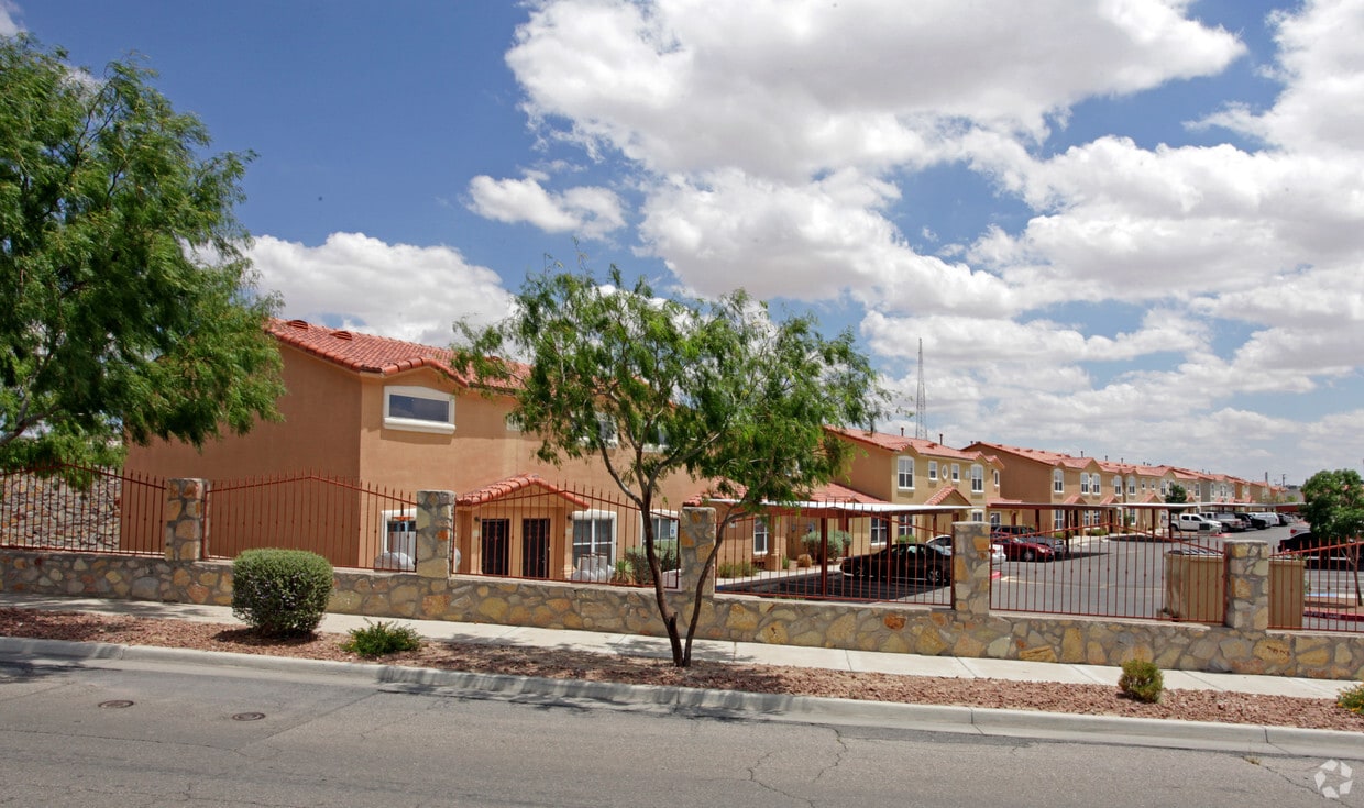 Cedar Oak Townhomes El Paso, TX