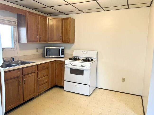 Foto del edificio - 738 1/2 Camden Pl