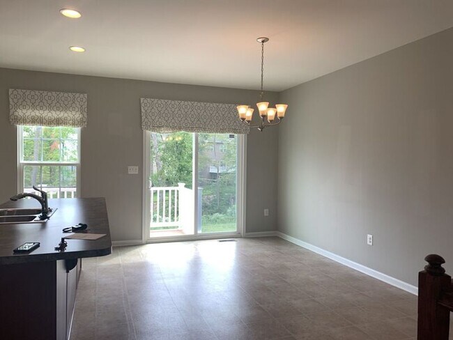 Building Photo - 8667 Rosecrans Ln