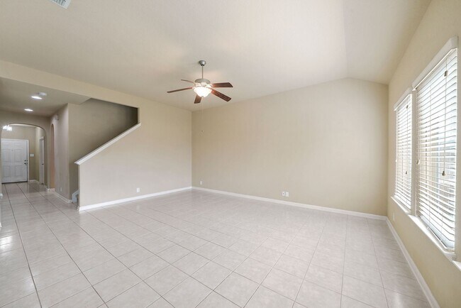 Foto del edificio - 4 Bedroom/2.5 Bath Alamo Ranch Subdivision