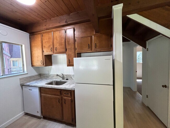 Building Photo - Highland Woods Neighborhood * Renovated 2 Bed + Huge Loft, 2 Bath House
