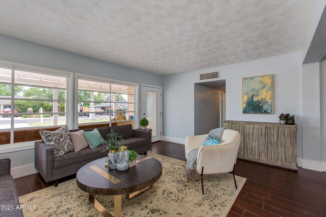 Foto del edificio - 510 E Belmont Ave