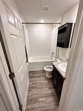 Building Photo - 108 Maple Dr