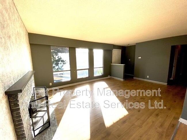 Building Photo - 2610 10th Ave