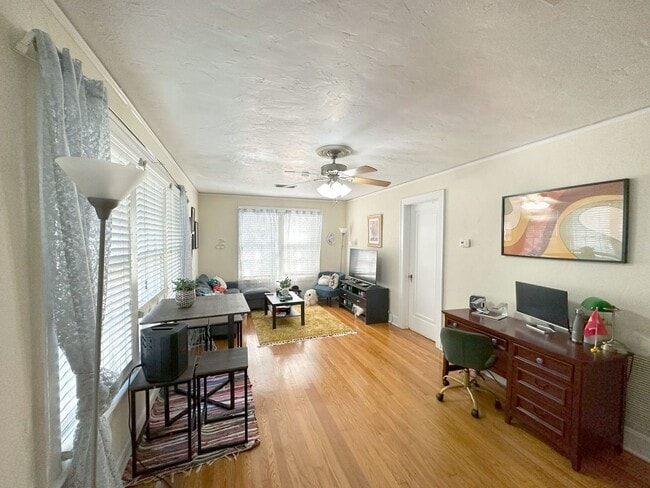 Foto del edificio - Margaret's Manor - 1 Bedroom, 1 Bathroom S...