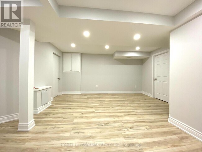 Building Photo - 4878 Rosebush Rd