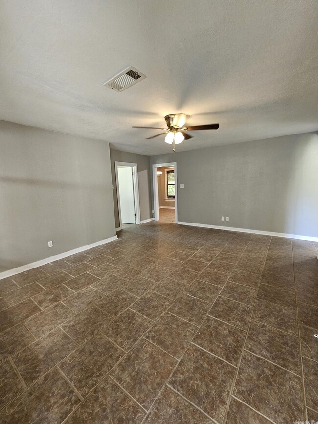 Building Photo - 13716 W Sardis Rd