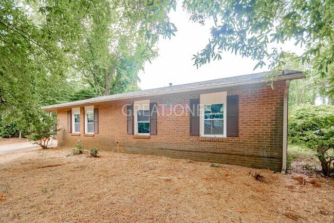 Building Photo - Charming 3 Bedroom in Winston-Salem!