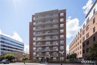 Building Photo - 700 Summer St