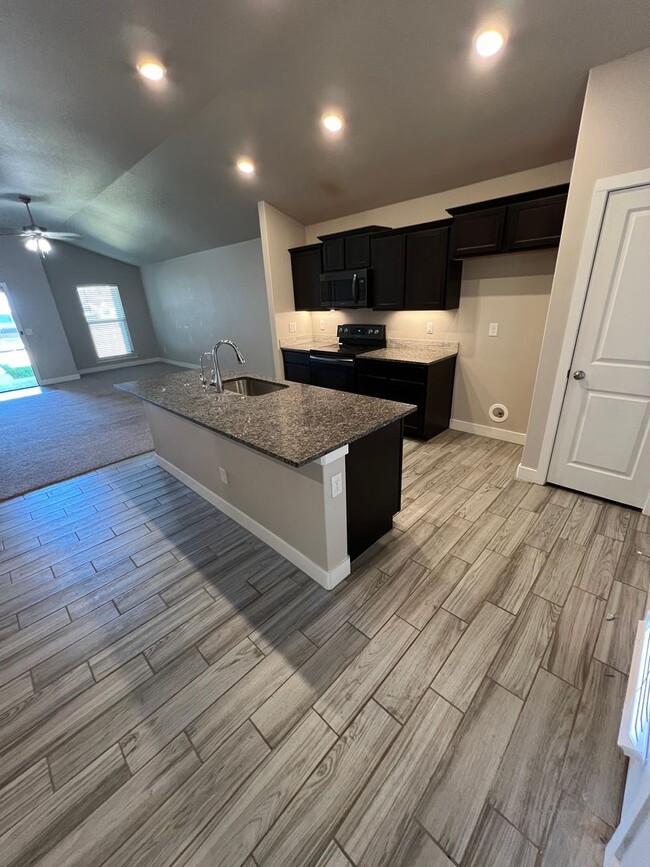 Building Photo - Lubbock Cooper ISD 3 Bedroom/2 Bathroom AV...