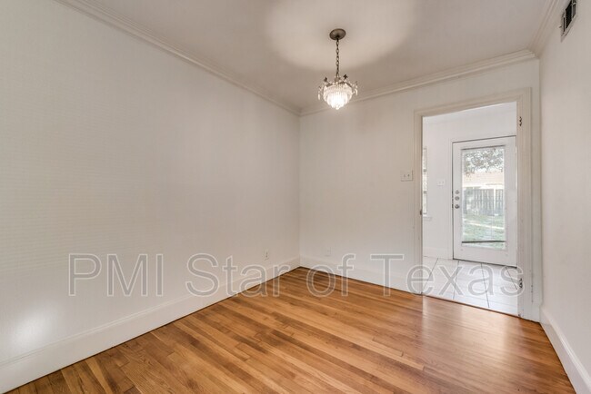 Building Photo - 2451 Materhorn Dr
