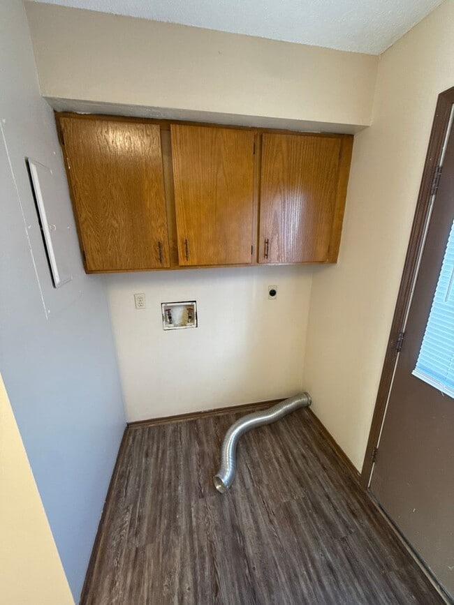 Building Photo - 1706 W 2nd St