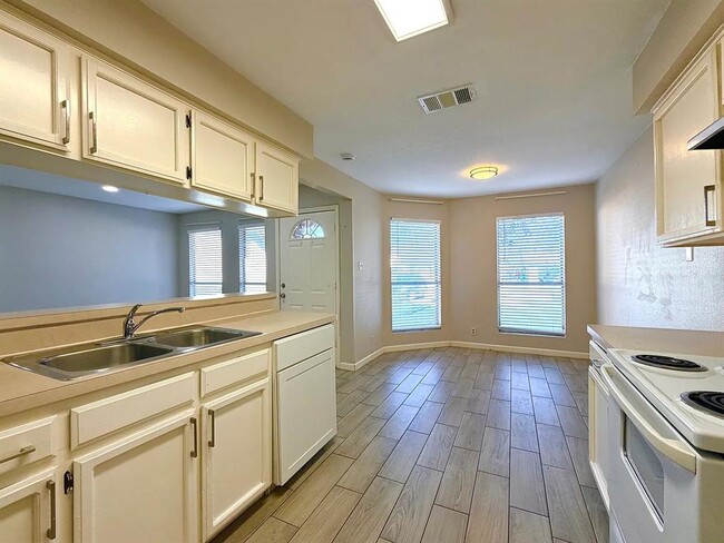 Foto del edificio - 209 E Noton St