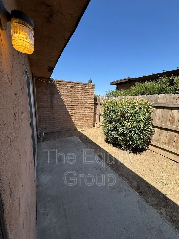 Foto del edificio - 3633 W Colonial Ave