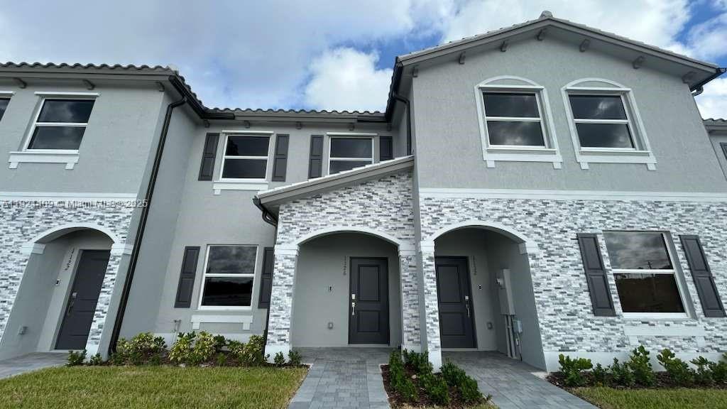 Foto principal - 1126 NW 2nd Ter