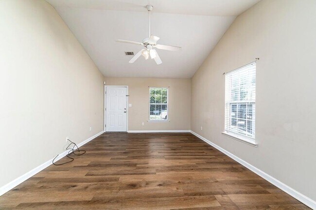 Building Photo - 4465 Belair Dr