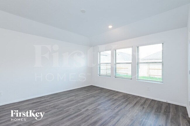 Foto del edificio - 18442 Summit Ranch Dr
