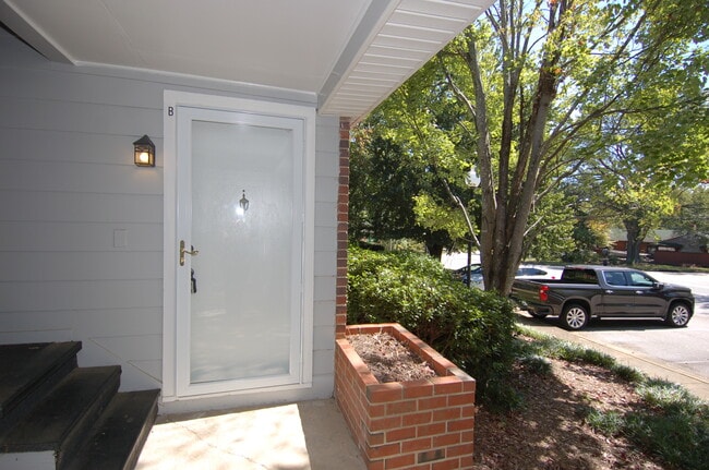 Building Photo - 2100 Sutton Dr