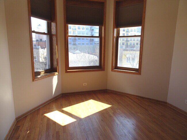 Building Photo - 5532 N Broadway