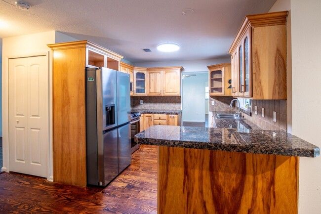 Foto del edificio - BEAUTIFUL 3 BEDROOMS SINGLE FAMILY HOME LO...