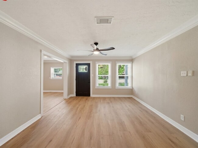 Building Photo - 417 13th Ave N