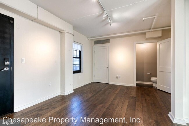 Building Photo - 2 br, 2.5 bath House - 1220 Bank Street #410