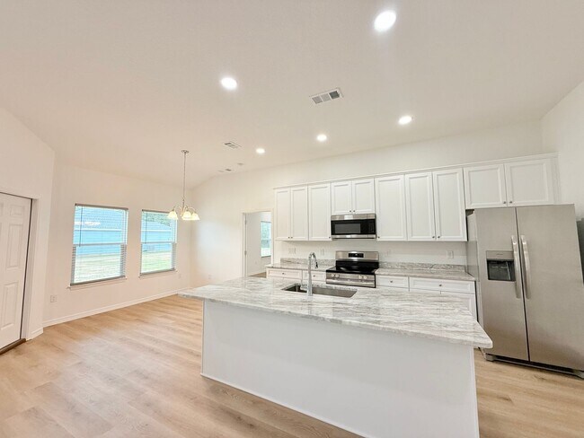 Foto del edificio - Spacious 4-Bedroom Home - New Construction