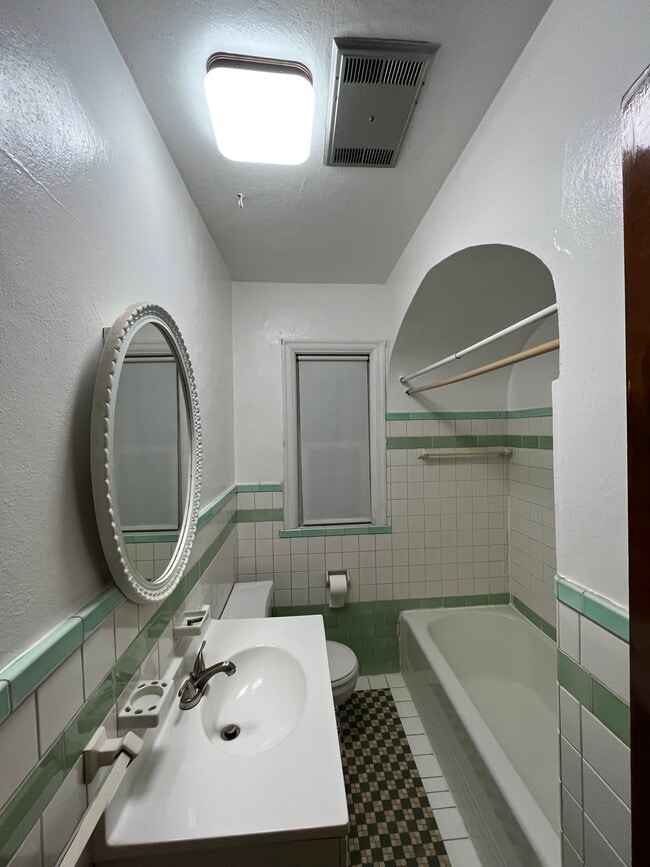 Building Photo - 210 Avenue H