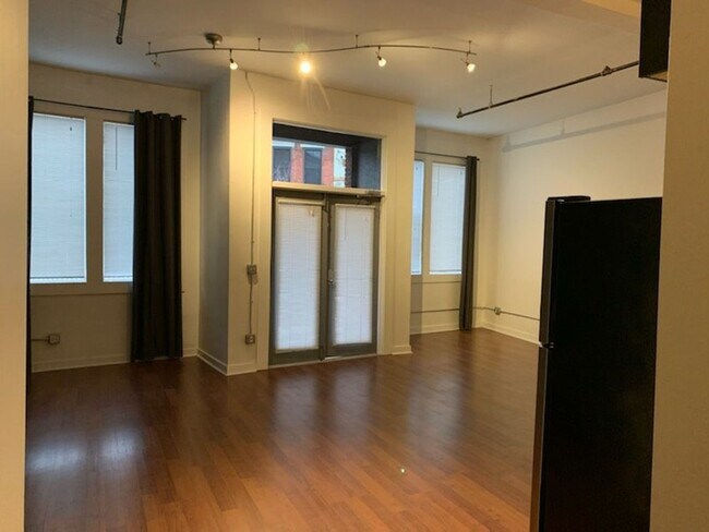 Building Photo - Dog Friendly Loft in Covington