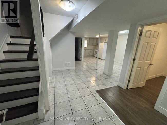Photo du bâtiment - 631 Ashprior Ave