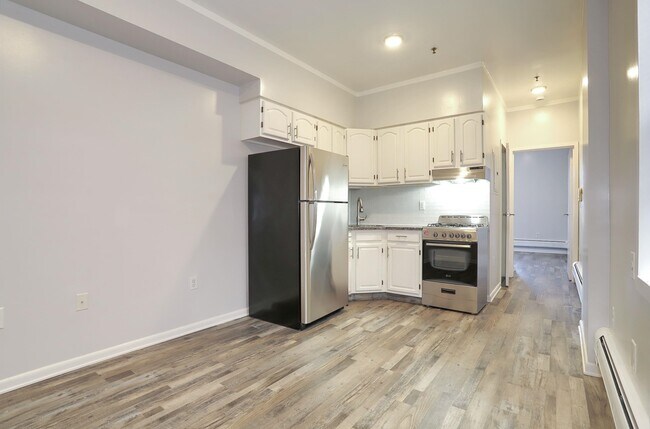 Foto del edificio - 6311 Dewey Ave
