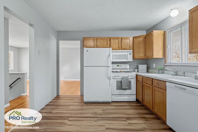Foto del edificio - 4 Bedroom Home in Anoka