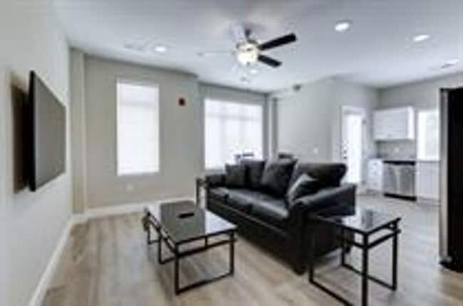 Interior Photo - 305 W Clark St