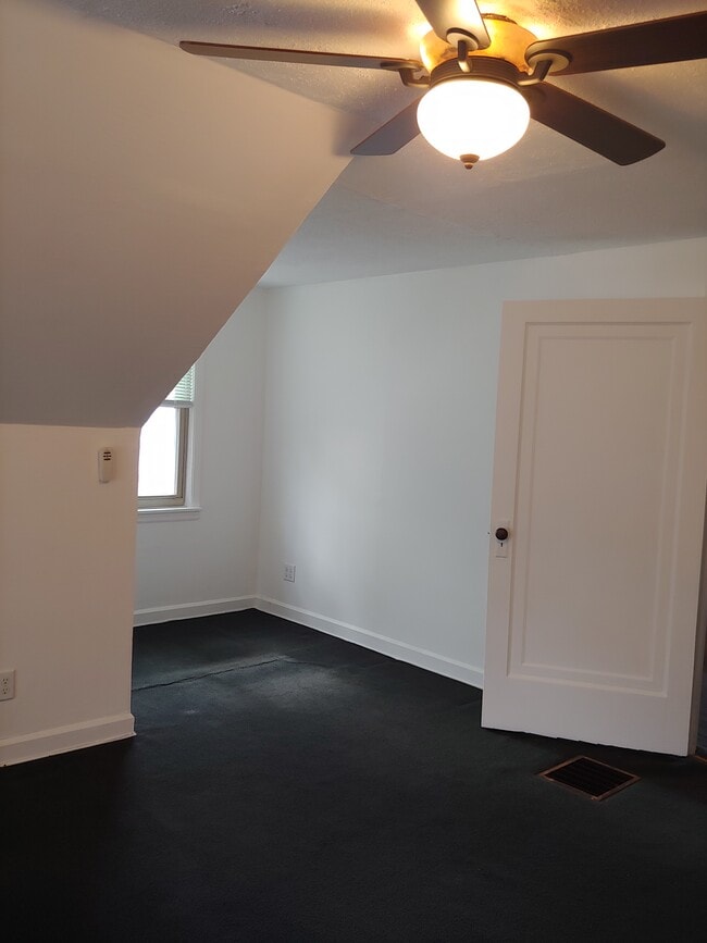 Bedroom - 5922 W Leland Ave