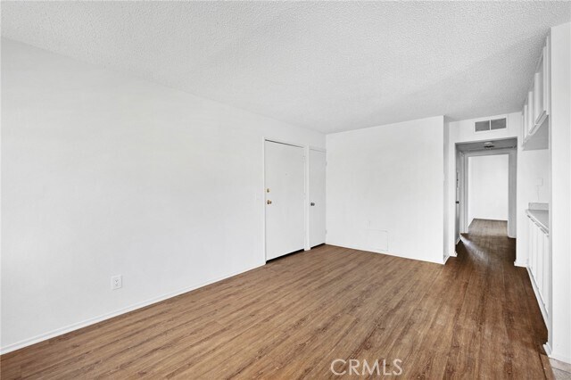 Foto del edificio - 6716 Sylmar Ave