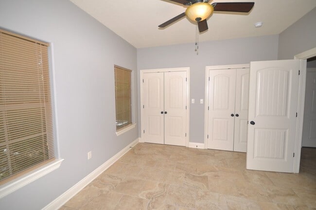 Building Photo - 417 Chavanne St