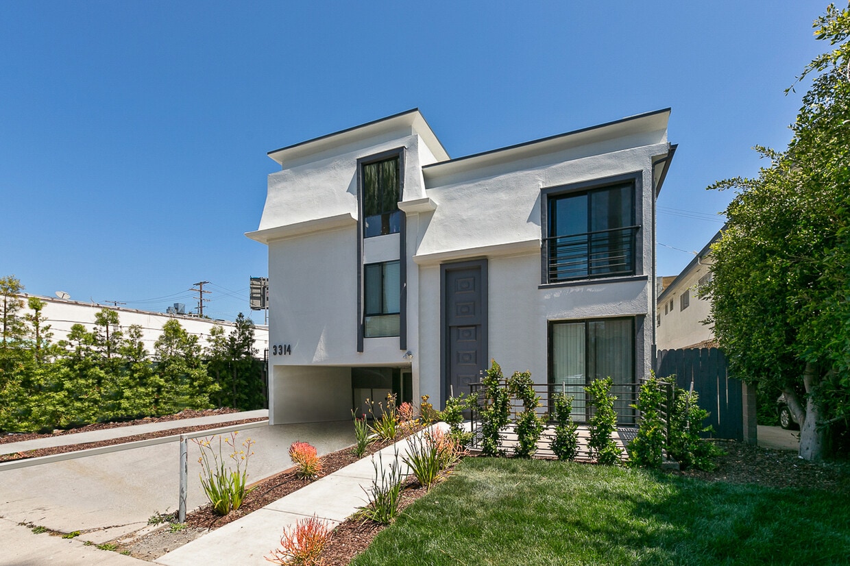 Primary Photo - 3314 Mentone Ave