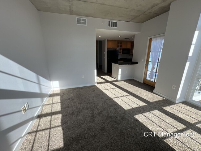 Building Photo - Charming 1 Bed, 1 Bath Condo Available in ...