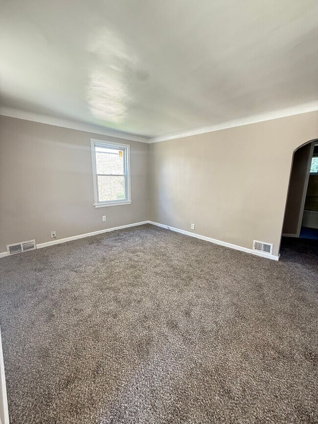 Foto del edificio - 3 BEDROOM HOME IN WARREN