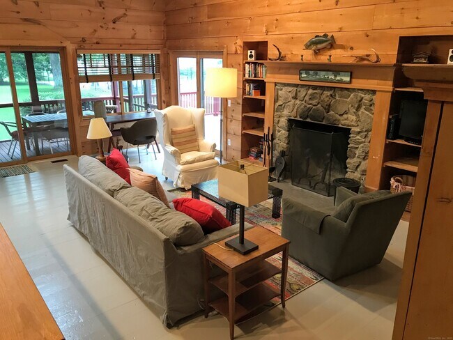 Foto del edificio - 310 Twin Lakes Rd