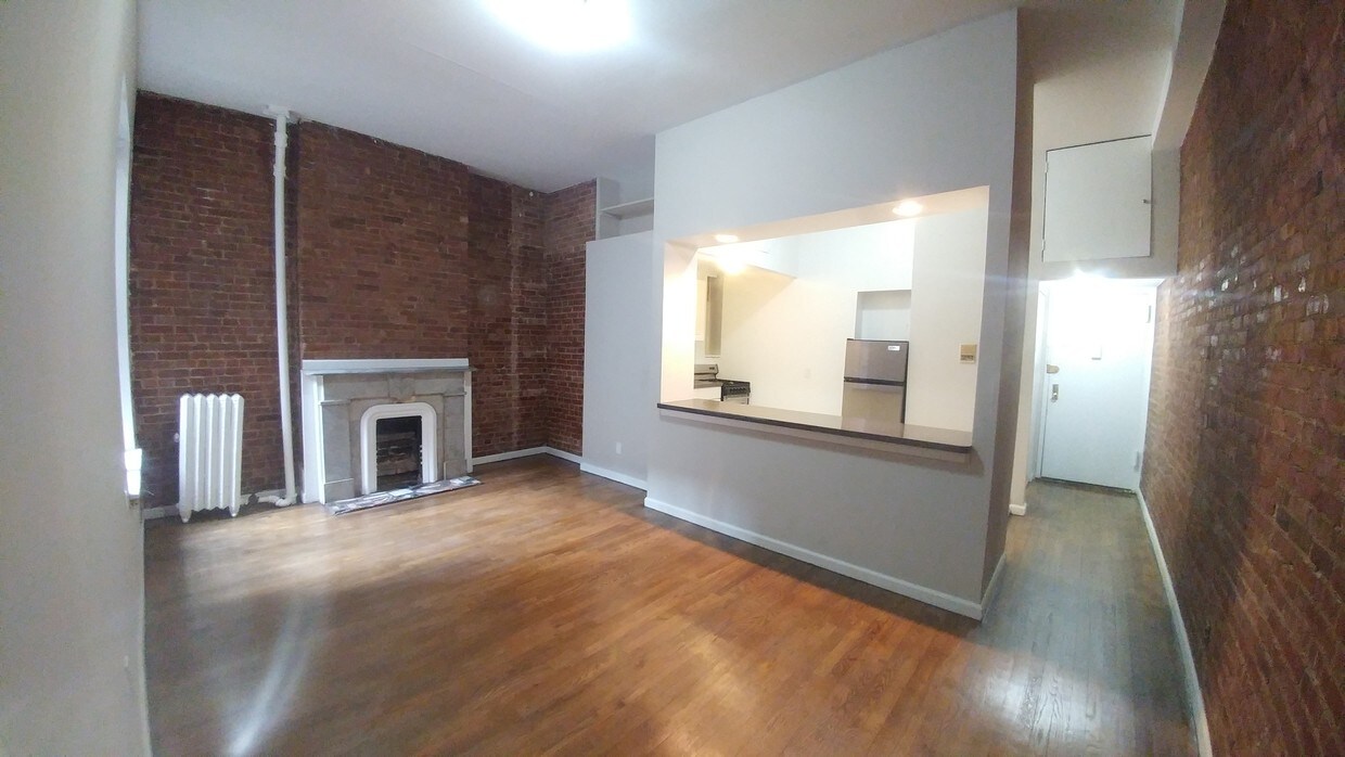 Primary Photo - 200 W 83rd St