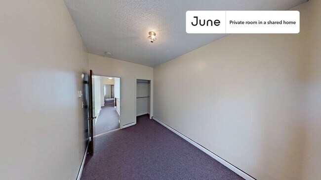 Foto del edificio - Private bedroom in 3 bed/1 bath Home