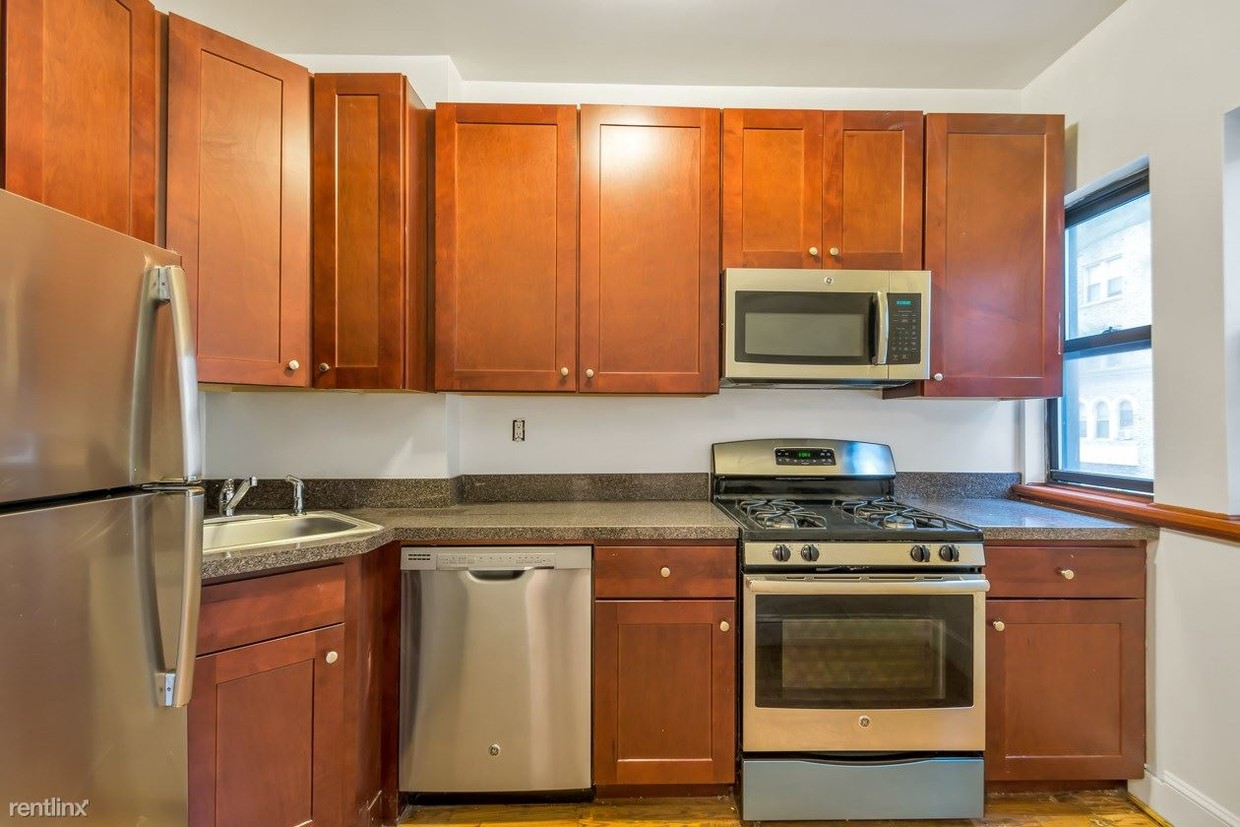 Foto principal - 8274 Austin St