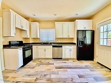 Building Photo - 128 S Hibbert